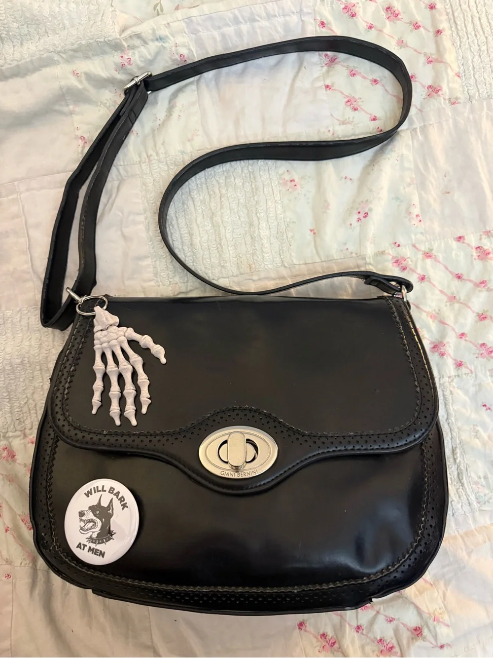 Vintage Giani Bernini Black Leather Shoulder/Crossbody Turnlock Handbag